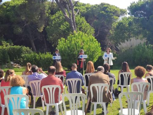 Ada Colau i Yolanda Díaz visiten la Ricarda convidades per l'alcalde del Prat Lluís Mijoler